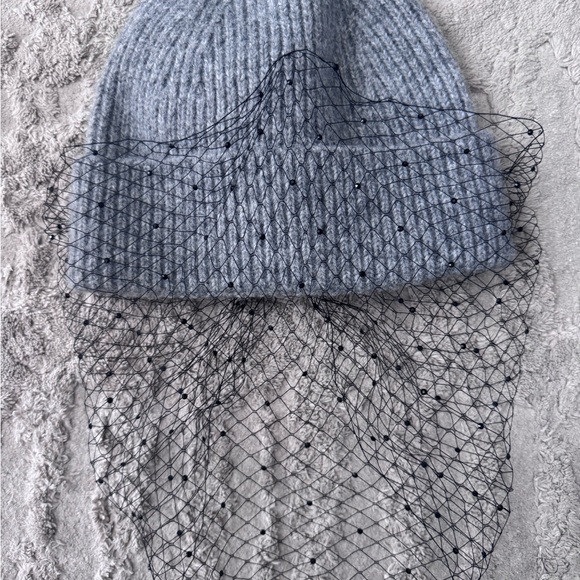 Chic Gray Knit Beanie with Black Veil - Picture 1 of 4